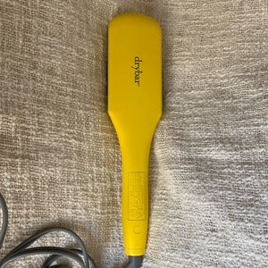 Drybar Brush Crush - heated straightening brush